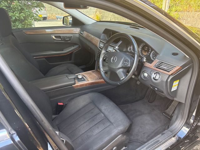 MERCEDES BENZ E class sedan