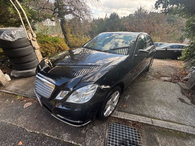 MERCEDES BENZ E class sedan
