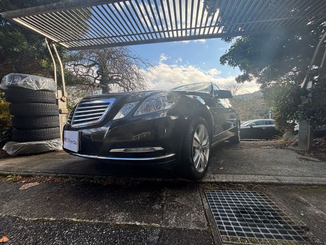 MERCEDES BENZ E class sedan