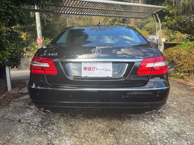 MERCEDES BENZ E class sedan
