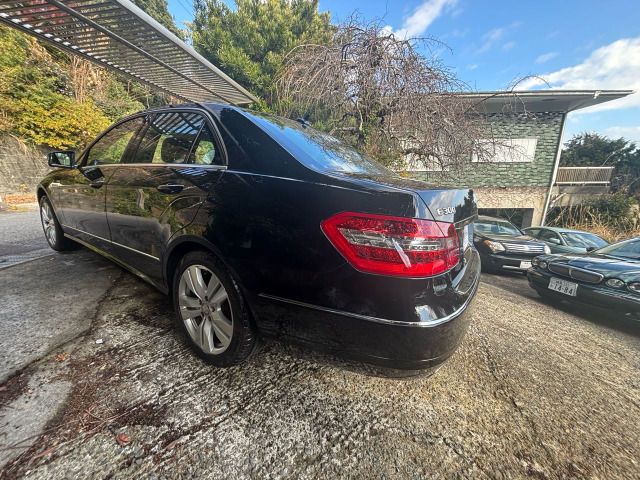 MERCEDES BENZ E class sedan