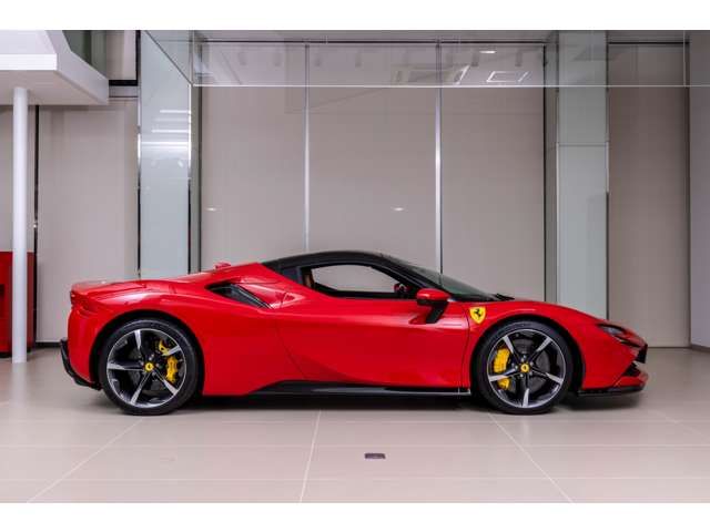 FERRARI SF90 Spider