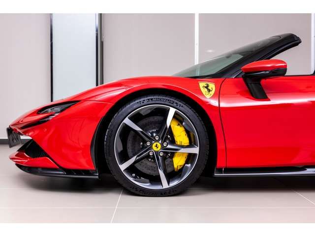 FERRARI SF90 Spider