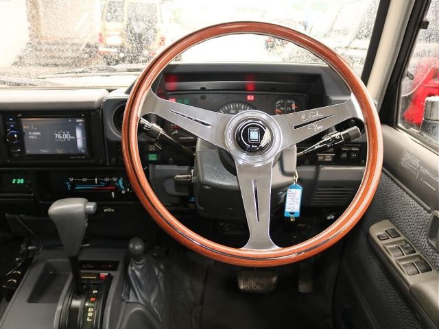 LANDCRUISER van