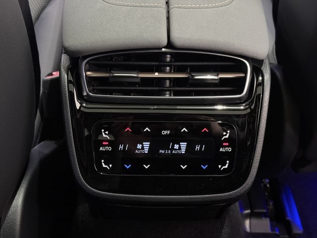 MERCEDES BENZ EQS