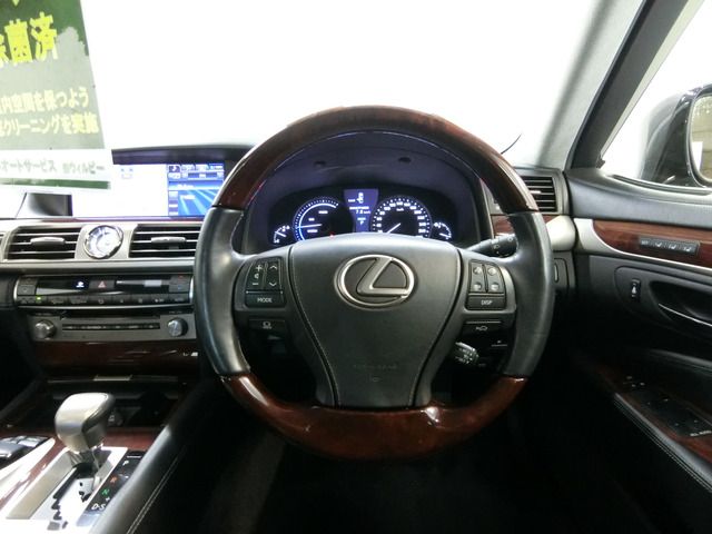 LEXUS LS600h
