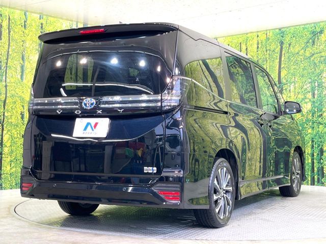 VOXY HYBRID