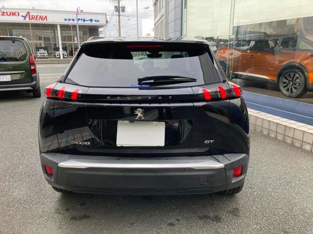 PEUGEOT e-2008