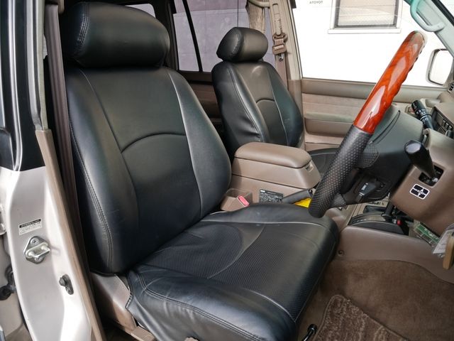 LANDCRUISER van