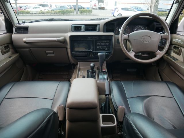 LANDCRUISER van