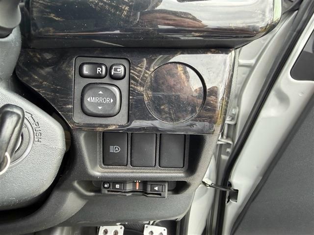 BONGO BRAWNY VAN