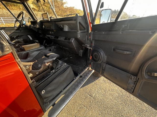 ROVER DEFENDER