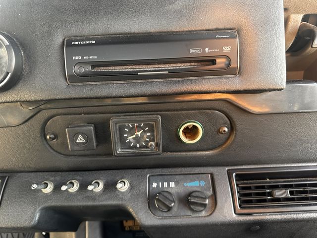 ROVER DEFENDER